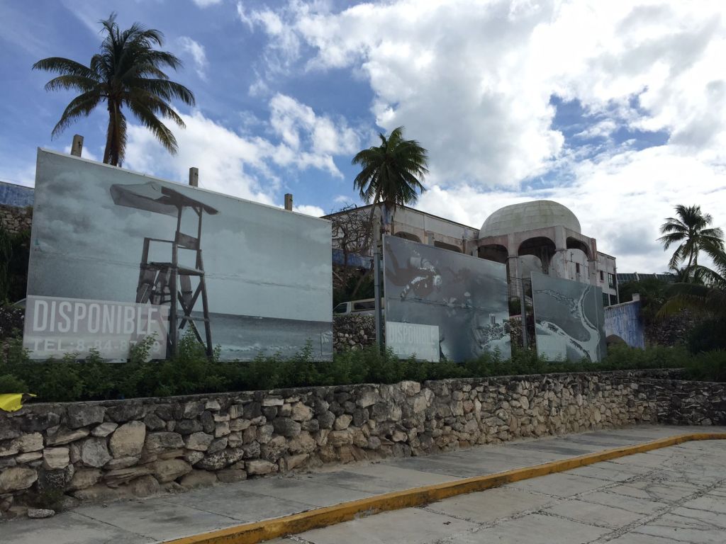 El Pueblito Beach Hotel - abandoned - Cancun Mexico - 1