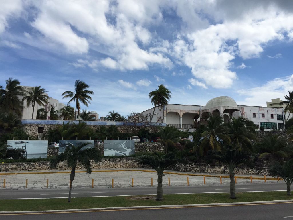 El Pueblito Beach Hotel - abandoned - Cancun Mexico - 5