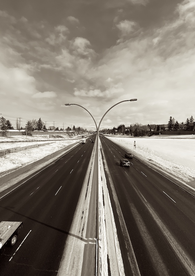 A normally busy intracity Canadian highway at 2:43pm on March 31, 2020